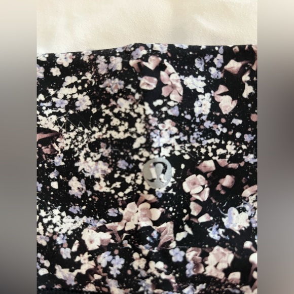 Lululemon leggings - size 4 , 25’ length - Picture 5 of 5